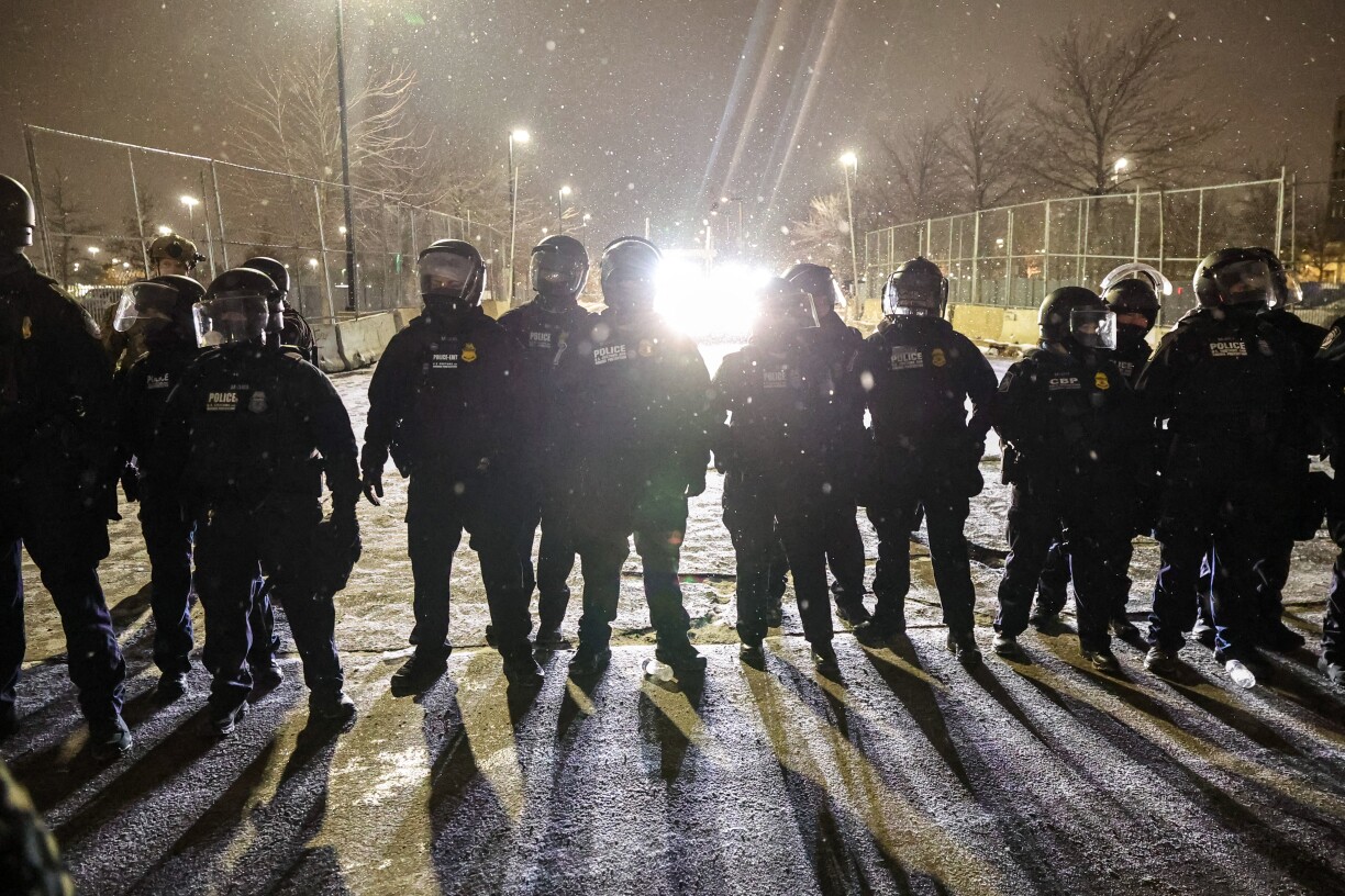 Beamte vun Homeland Security de 7. Januar zu Minneapolis.