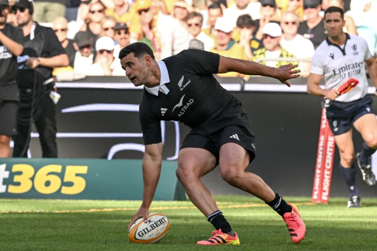 Josh Moorby marque un essai pour la Nouvelle-Zélande lors de la victoire des All Blacks contre les Wallabies australiens, le 17 octobre 2026 à Sydney.