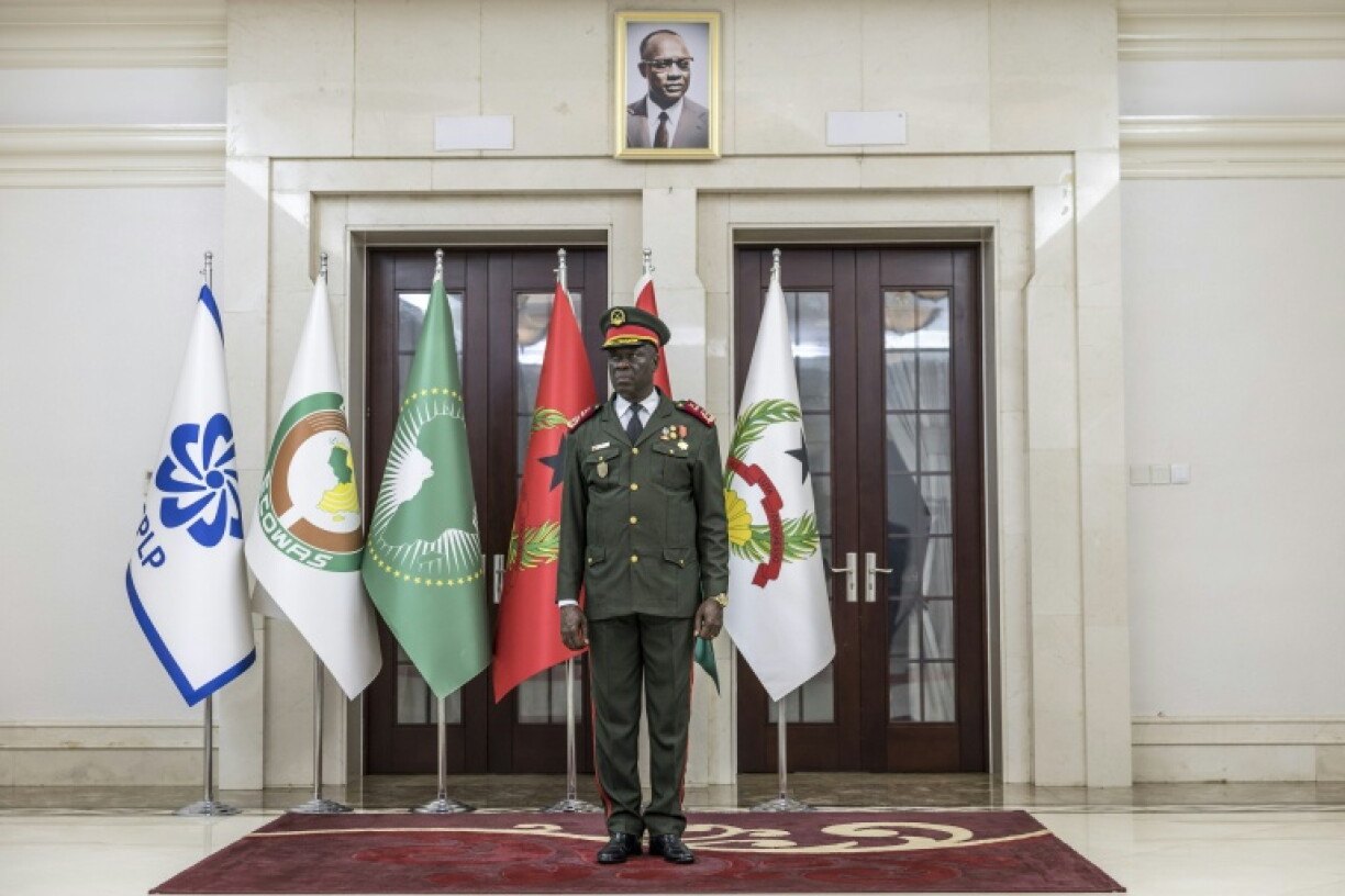 General Horta N'Tam has asked members of the presidential guard to lay down their arms voluntarily