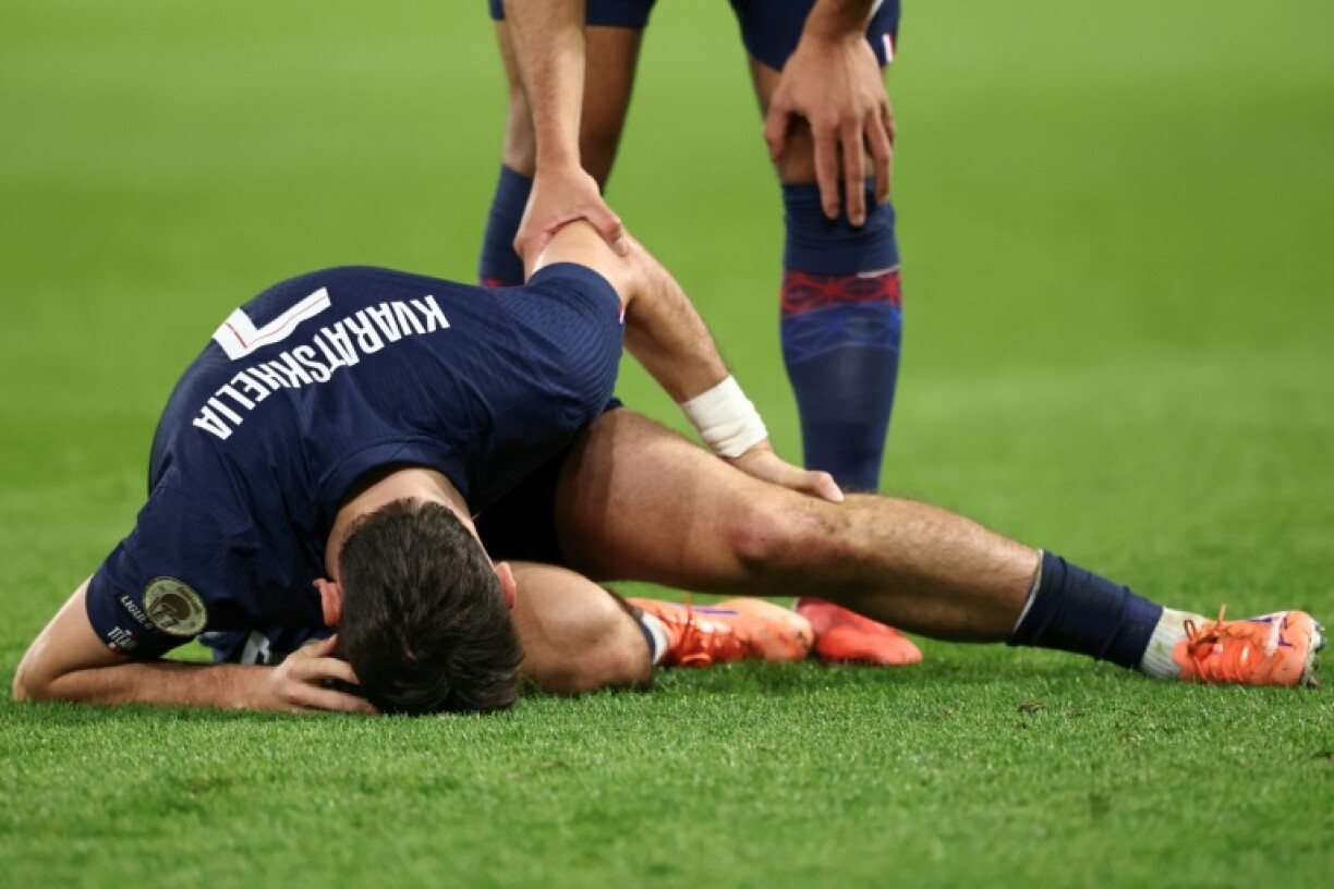 Georgian star Khvicha Kvaratskhelia came off prematurely during Paris Saint-Germain's win over Auxerre in Ligue 1 at the weekend