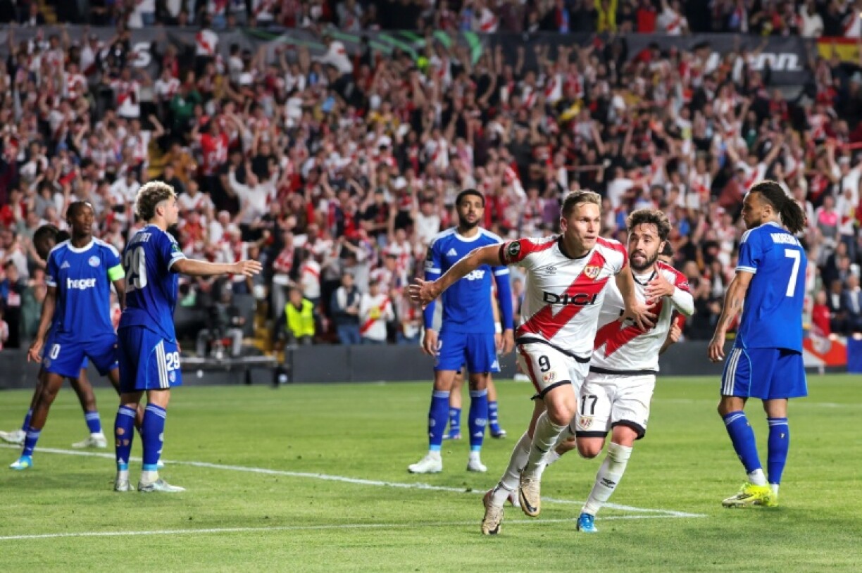 Les Strasbourgeois battus par le Rayo Vallecano en Ligue Conférence sur un but du Brésilien Alexandre Zurawski, dit "Alemao", au stade Vallecas à Madrid, le 30 avril 2026