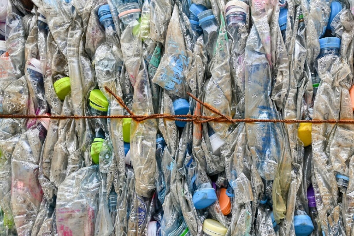 Attempts to reach an agreement in Busan on curbing plastic pollution have stalled over several key sticking points