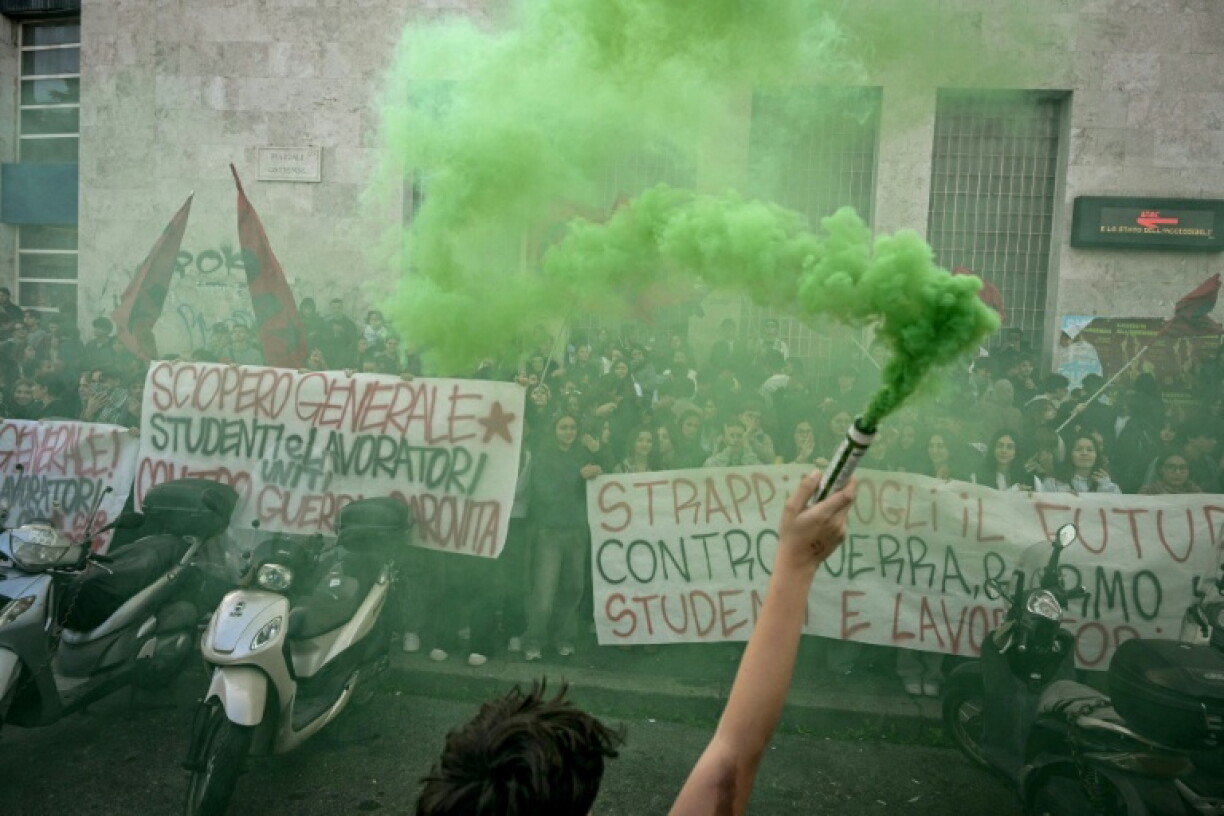 Manifestation pour réclamer davantage de financements pour les écoles et des mesures contre l’augmentation du coût de la vie, le 30 octobre 2026 à Rome
