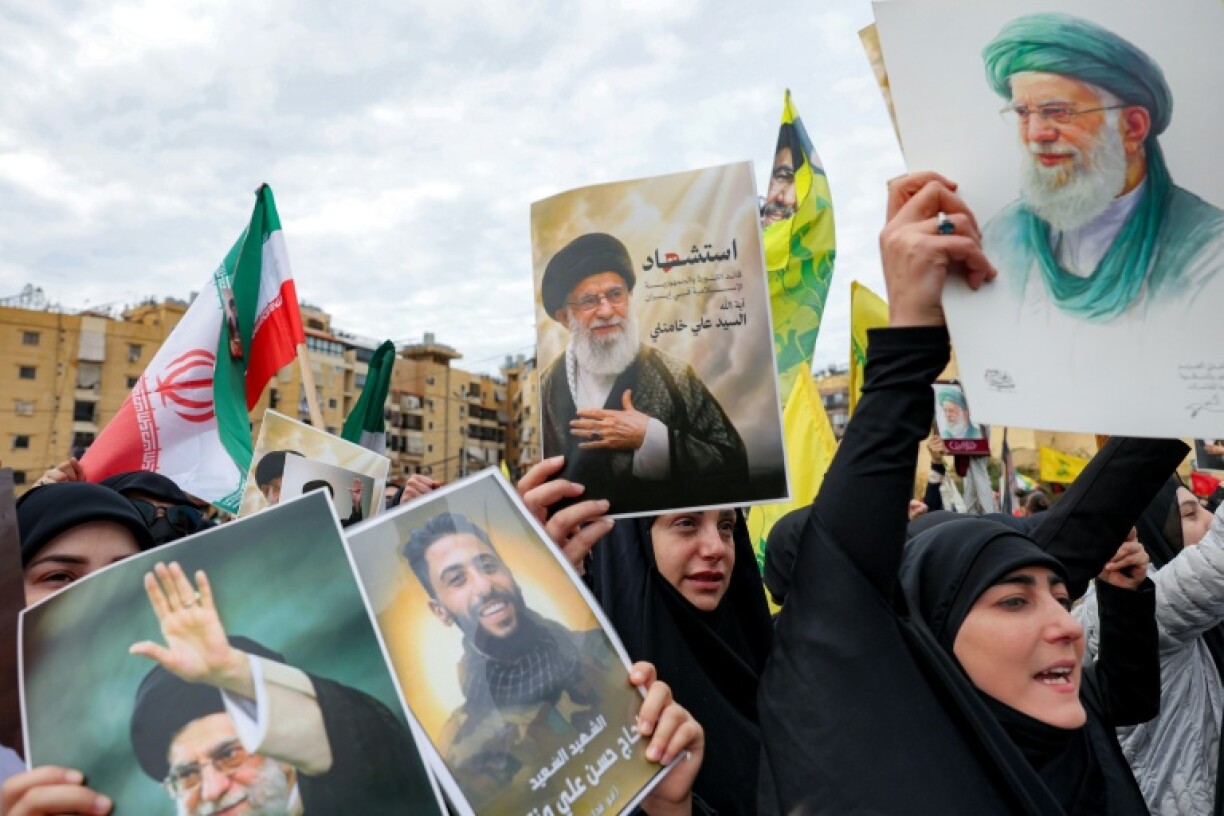 Rassemblement dans la banlieue sud de Beyrouth en hommage au guide suprême iranien Ali Khamenei, le 1er mars 2026
