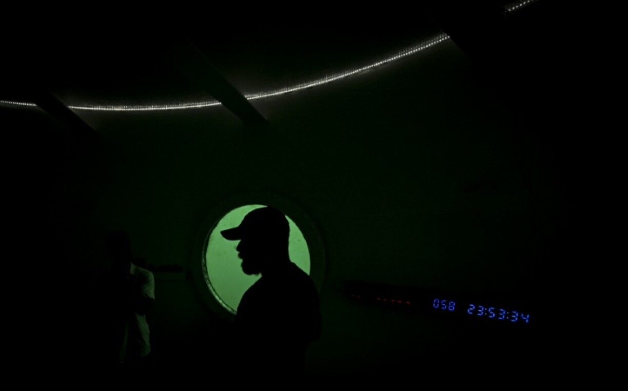 A clock maintains a countdown of how much longer Rudiger Koch must stay underwater