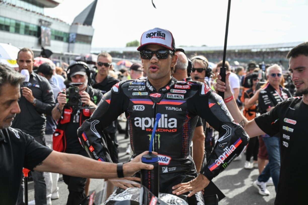 Le pilote espagnol d'Aprilia Jorge Martin sur la grille de départ de la course sprint du GP de Grande-Bretagne, samedi sur le circuit de Silverstone.