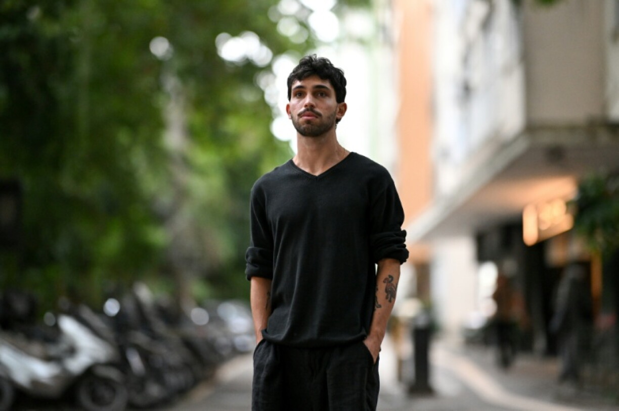 Eduardo Metzker, 29, watched in horror as his bank applications were drained of around $15,000 after his cellphone was stolen in an armed robbery