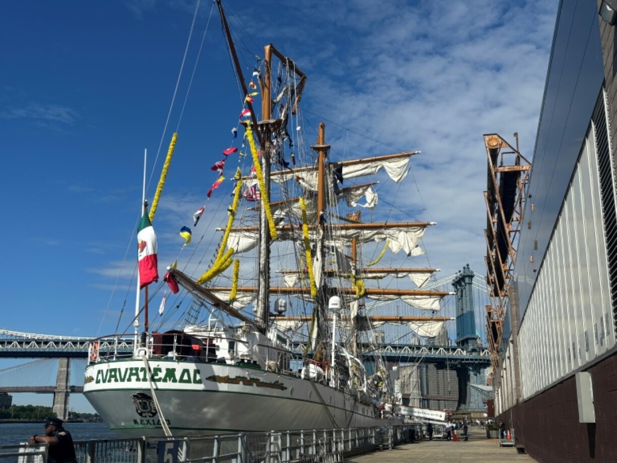 The Mexican Navy training ship that hit the Brooklyn Bridge seen with its masts broken