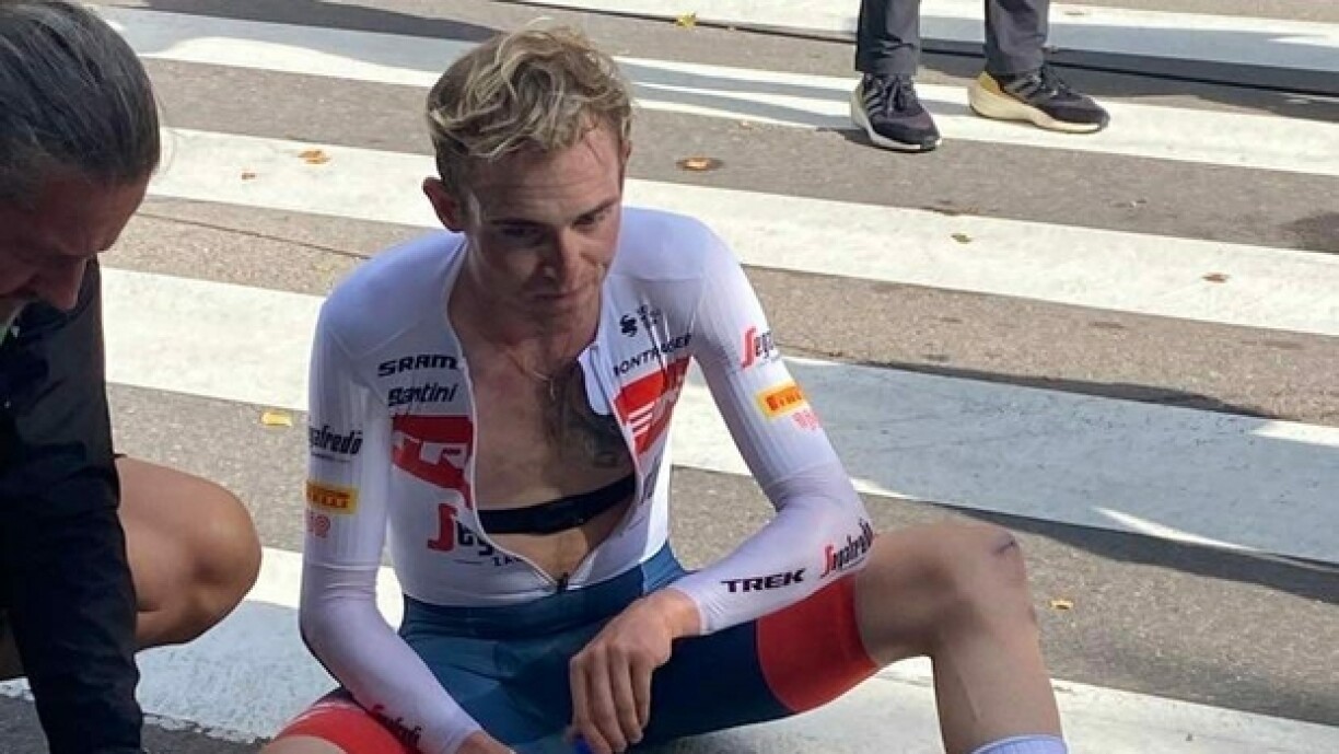 Mattias Skjelmose s’écroule sur le bitume de Remich. Le Danois s’est dépouillé pour prendre les commandes du Tour de Luxembourg.