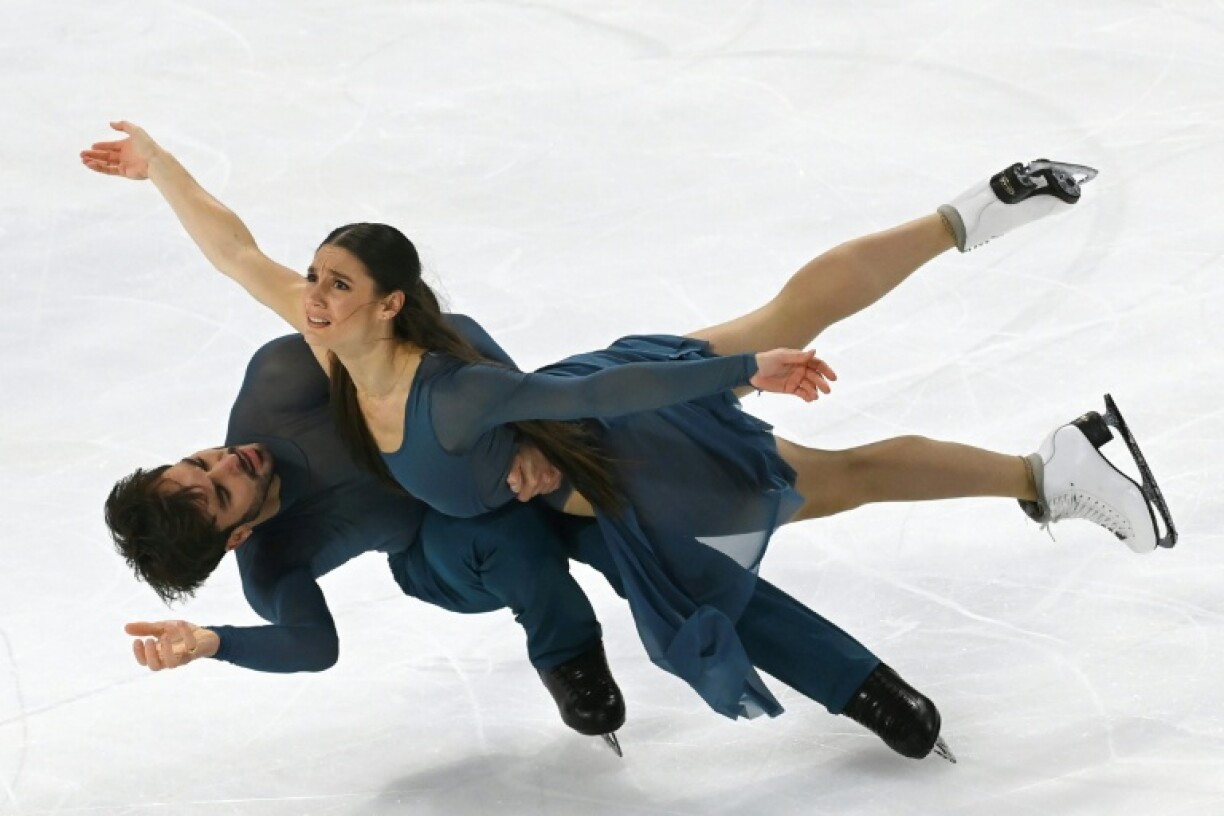 Laurence Fournier-Beaudry and Guillaume Cizeron won the ice dance in Angers after an outstanding performance in Sunday's rhythm routine