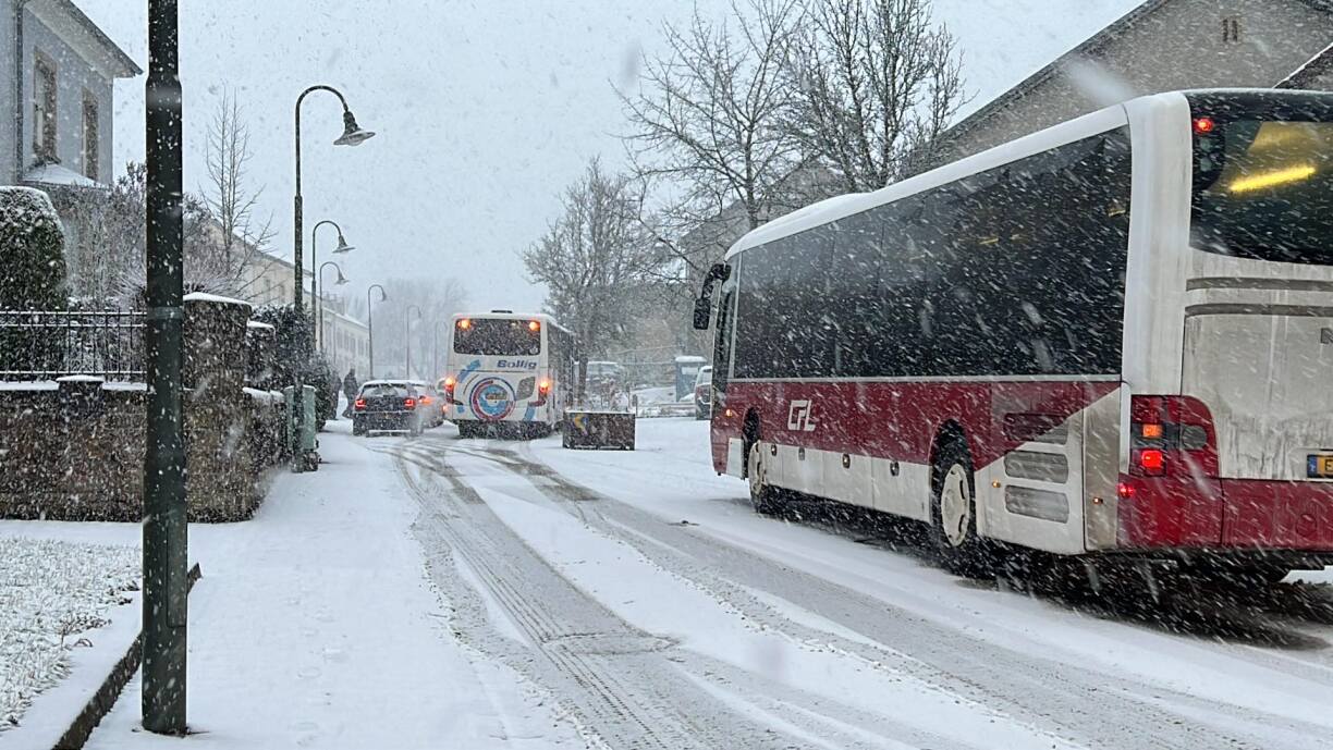 Un bus bloquant la route à Consdorf.