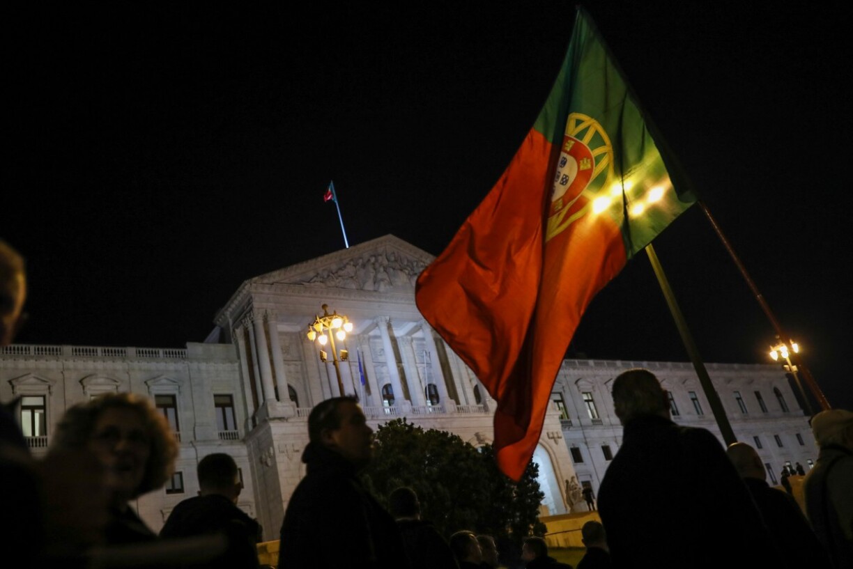 Une manifestation des policiers et de la garde nationale devant le Parlement à Lisbonne le 24 janvier 2024.