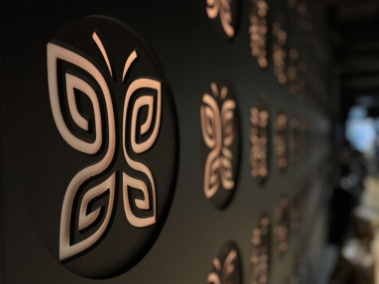 D'Empreinte vun der Pâtisserie Johanna: e Päiperlek, e Logo, e Message.