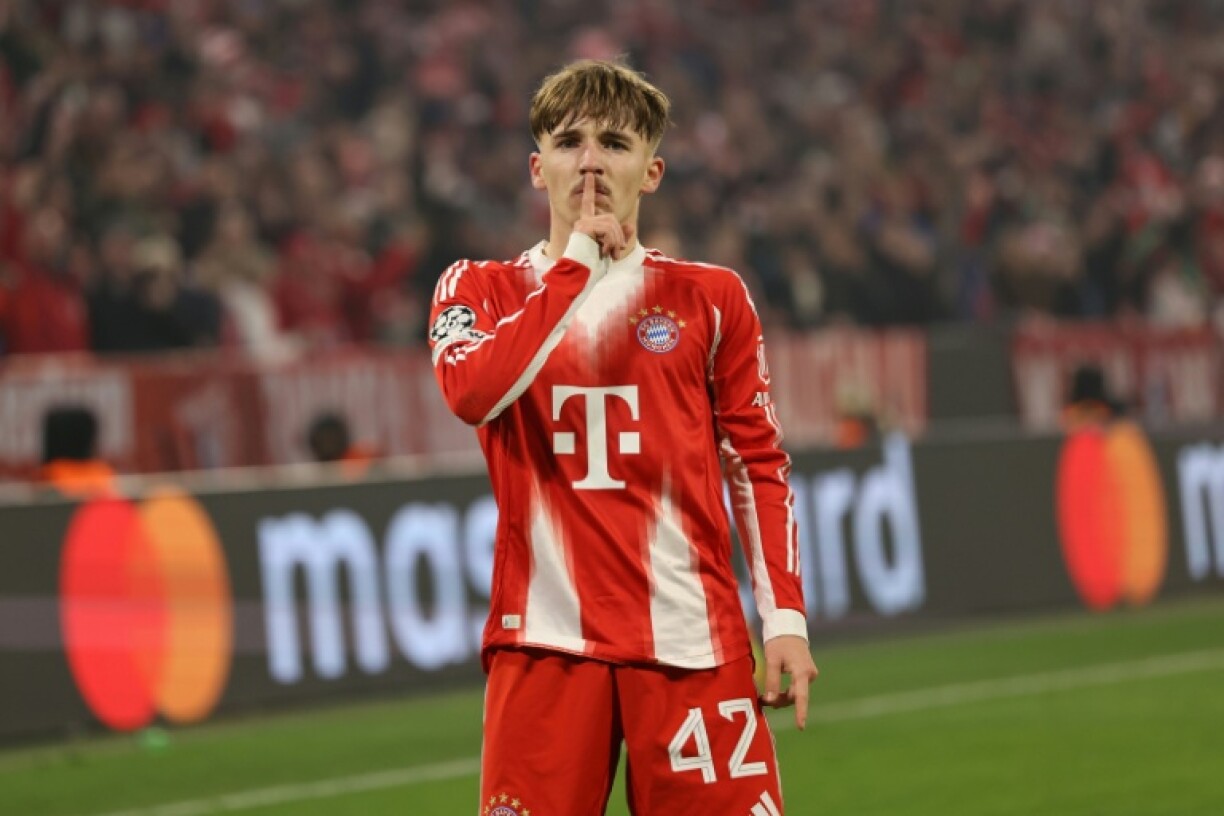 Le joueur du Bayern Munich Lennart Karl célèbre son but lors du match de Ligue des champions contre le Sporting Lisbonne, le mercredi 9 décembre 2025, à Munich