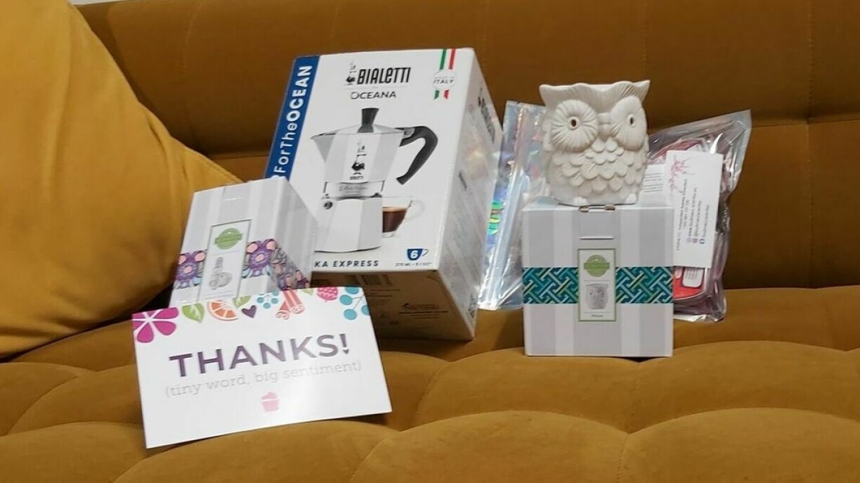 Yes, yours truly is in possession of a smartphone with a rubbish camera.