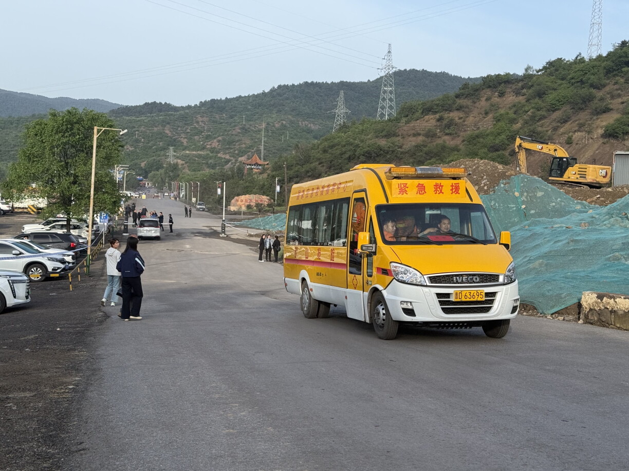 Rettungsdéngschter no der Gasexplosioun bei der Kueleminn zu Liushenyu den 23. Mee 2026.