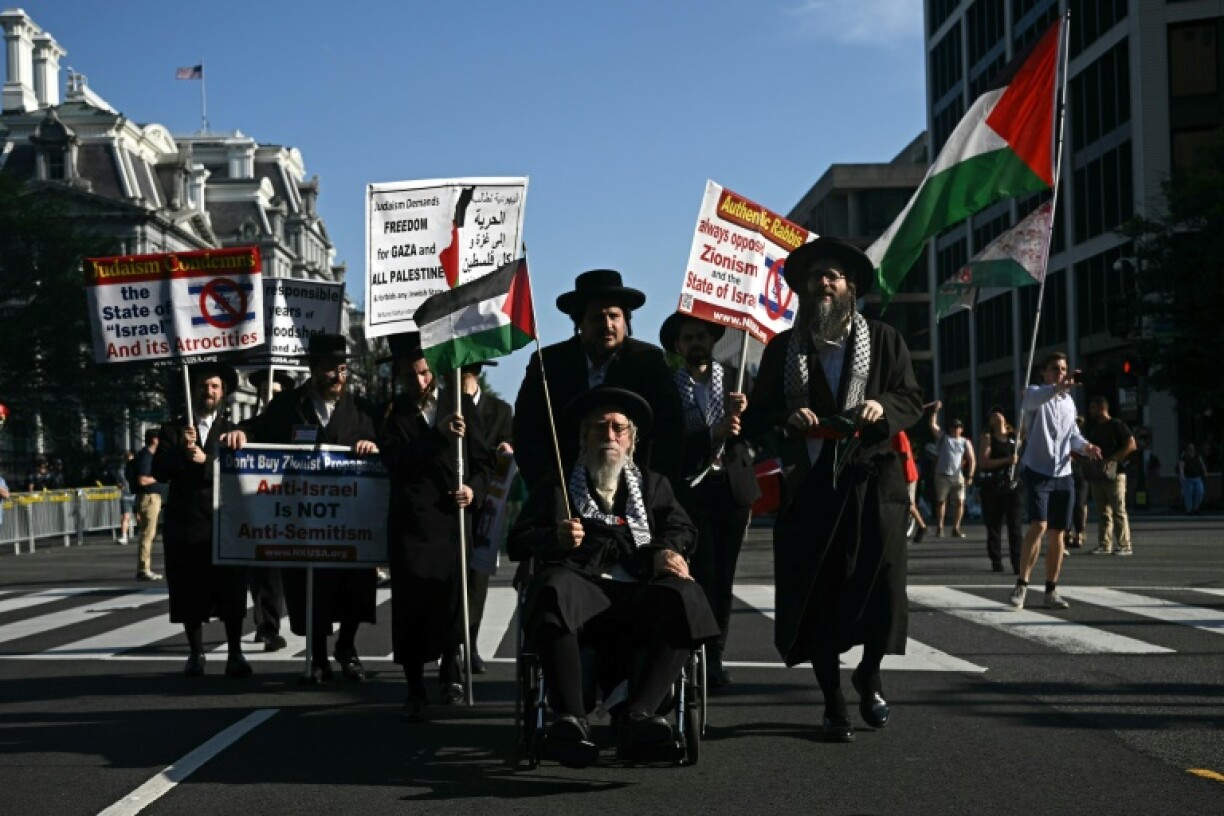 Protestors gather near Blair House as they rally against Israeli Prime Minister Benjamin Netanayhu ahead of his meeting with US President Donald Trump