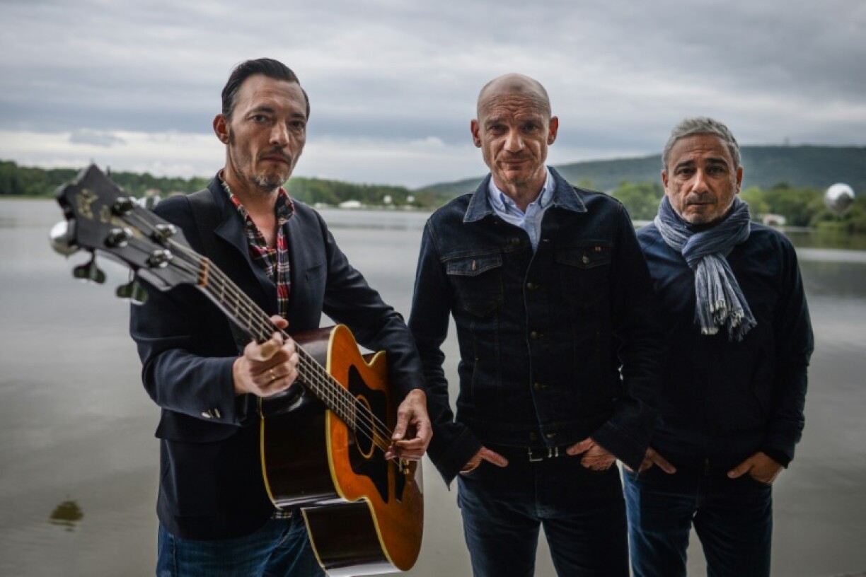 (g-d) Le groupe Louise Attaque, Arnaud Samuel, Gaëtan Roussel et Robin Feix, en juillet 2016 aux Eurockéennes de Belfort