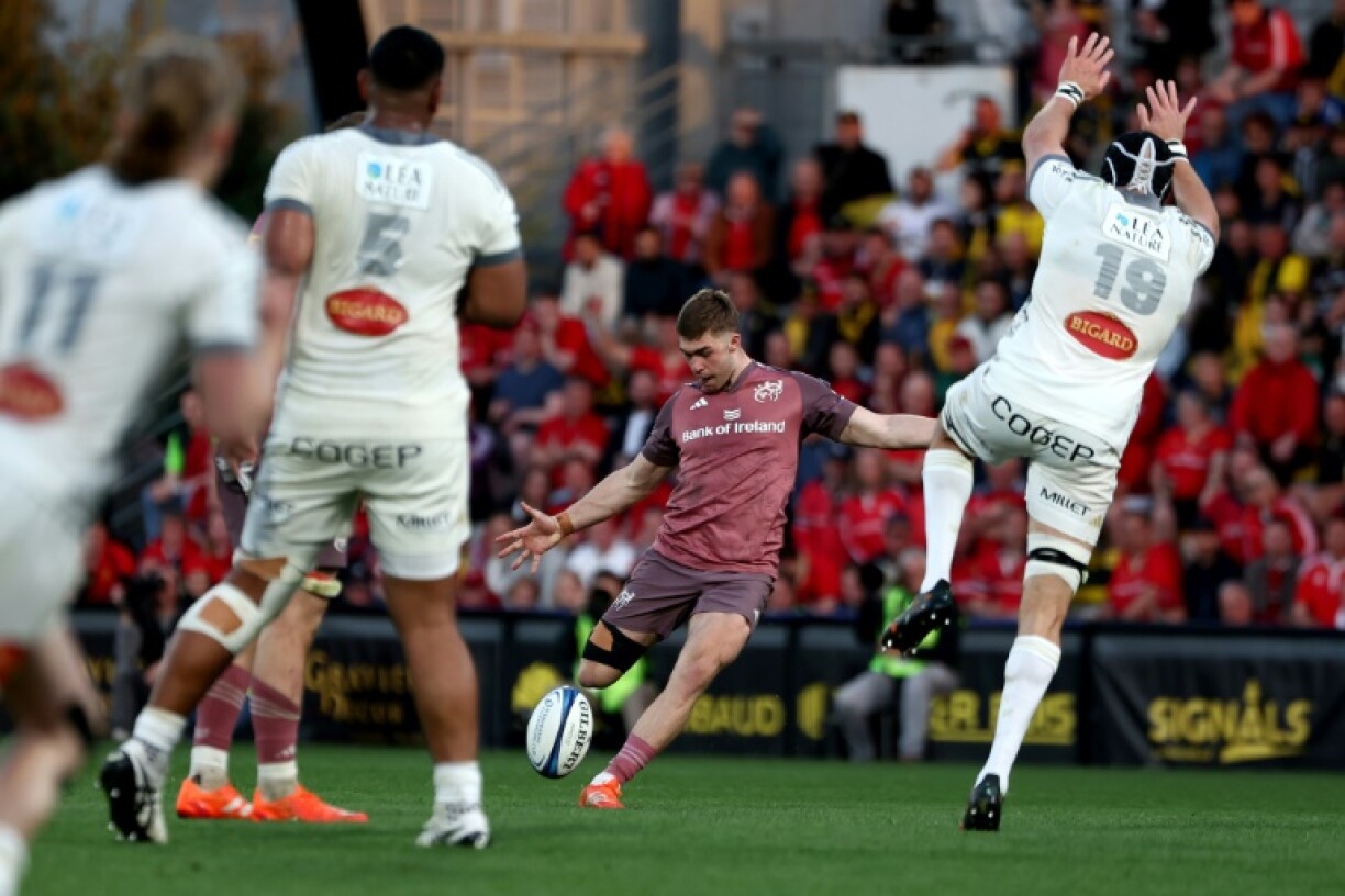 Jack Crowley with a crucial drop goal against La Rochelle