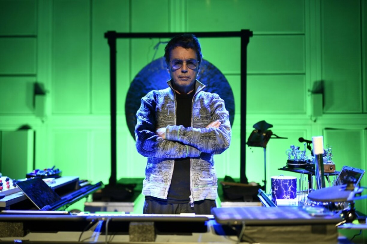Le musicien et compositeur français Jean-Michel Jarre pose, le 13 janvier 2023 à Paris