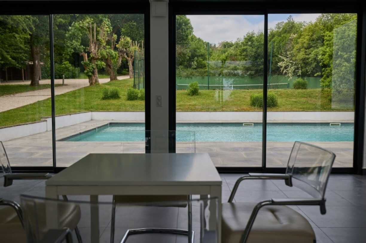 The property will be sold at a candle auction, which is still common France