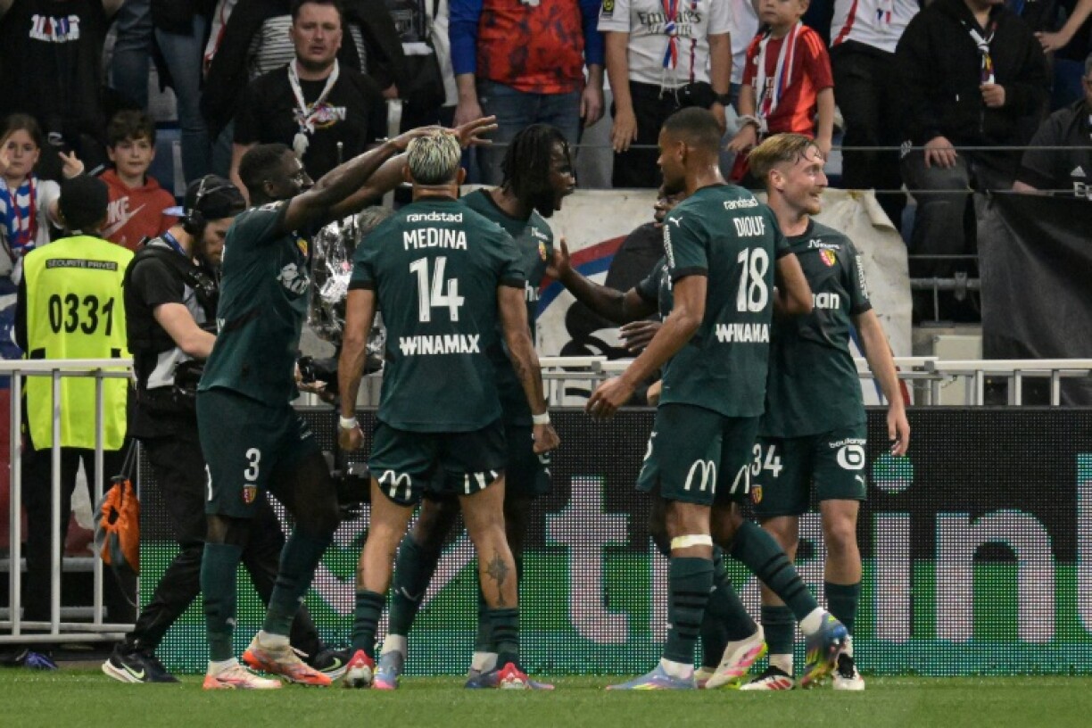 Lyon slipped to a 2-1 home loss to Lens