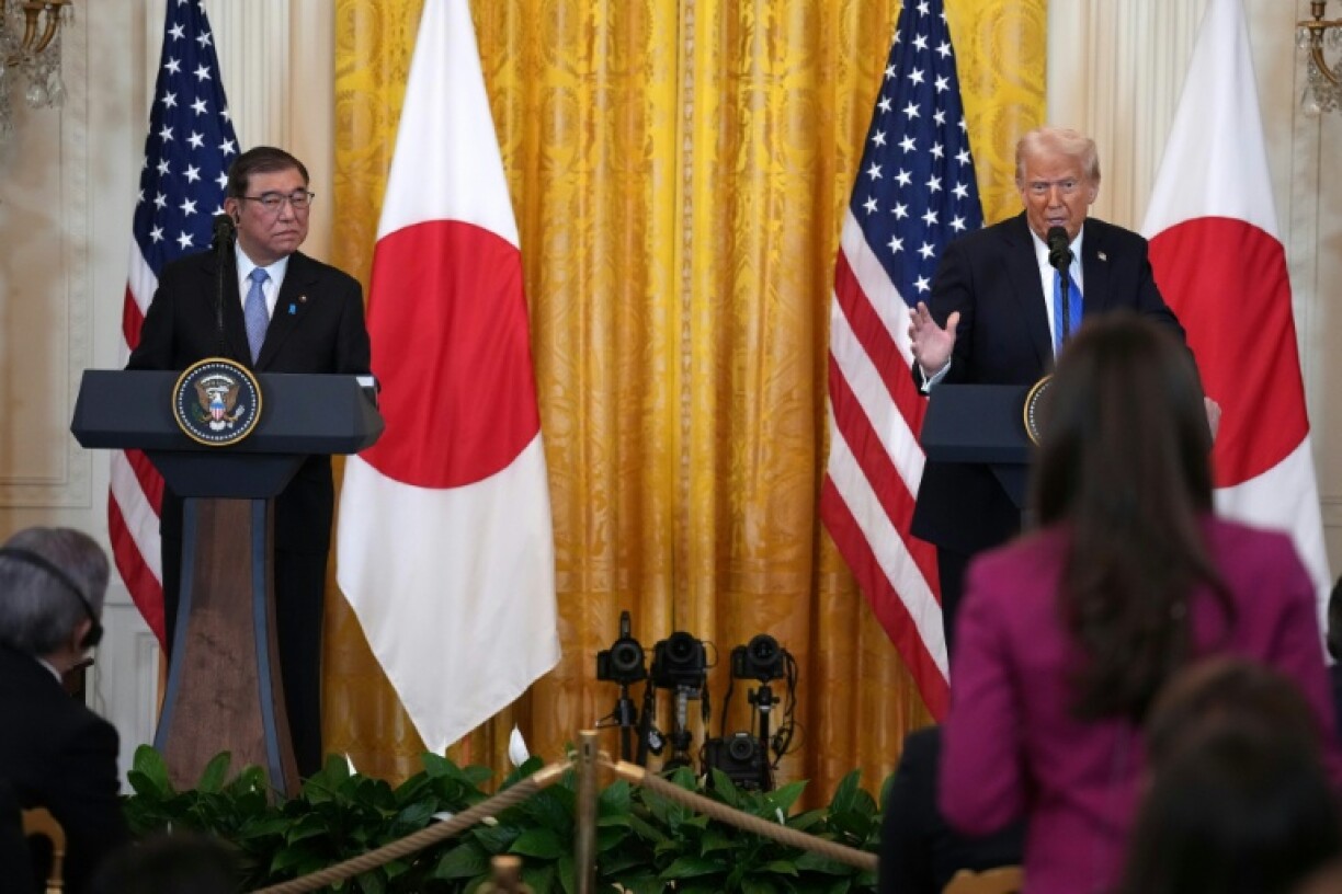 Japanese Prime Minister Shigeru Ishiba (L) met Donald Trump at the White House last month