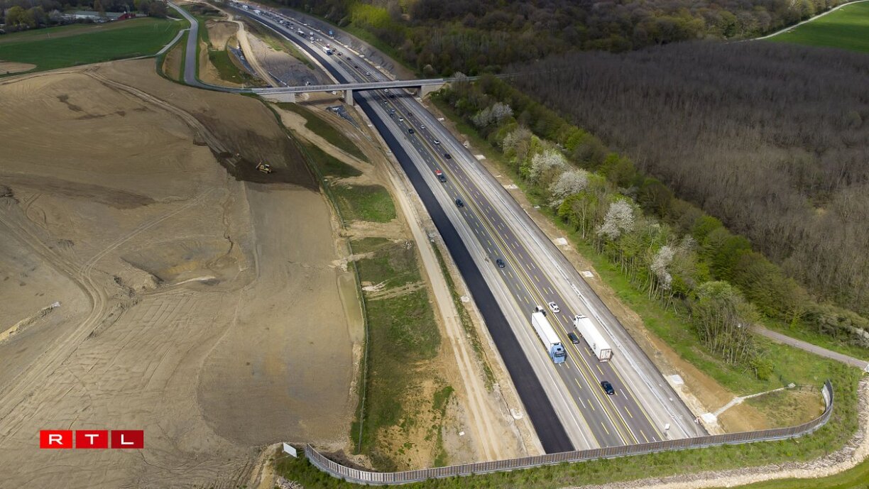 Le chantier de l'A3 vu du ciel en avril 2023, un an après le début des travaux.