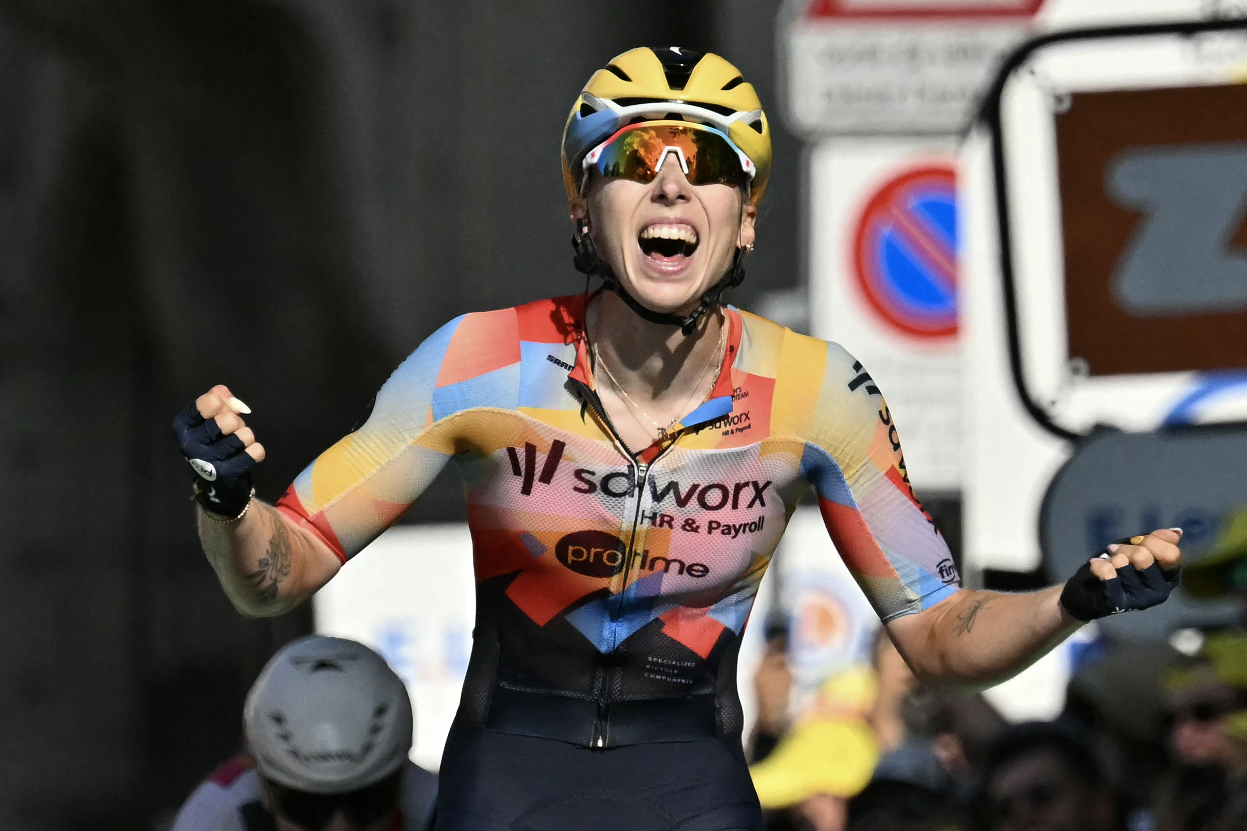 Tour de France femmes: La 1re étape et le maillot jaune pour Lorena Wiebes