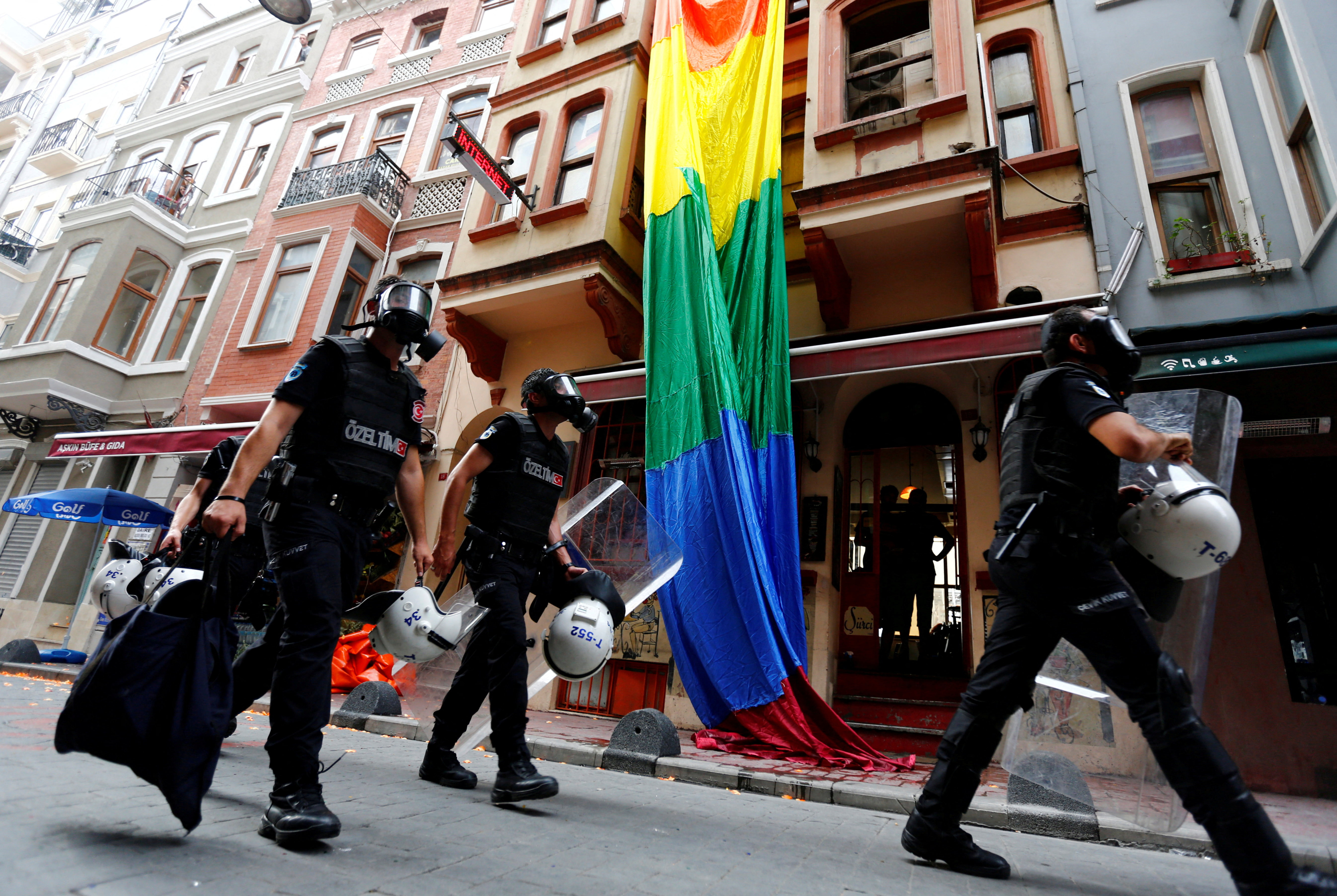 Turquie: L'UE "préoccupée" par les arrestations de militants LGBT+