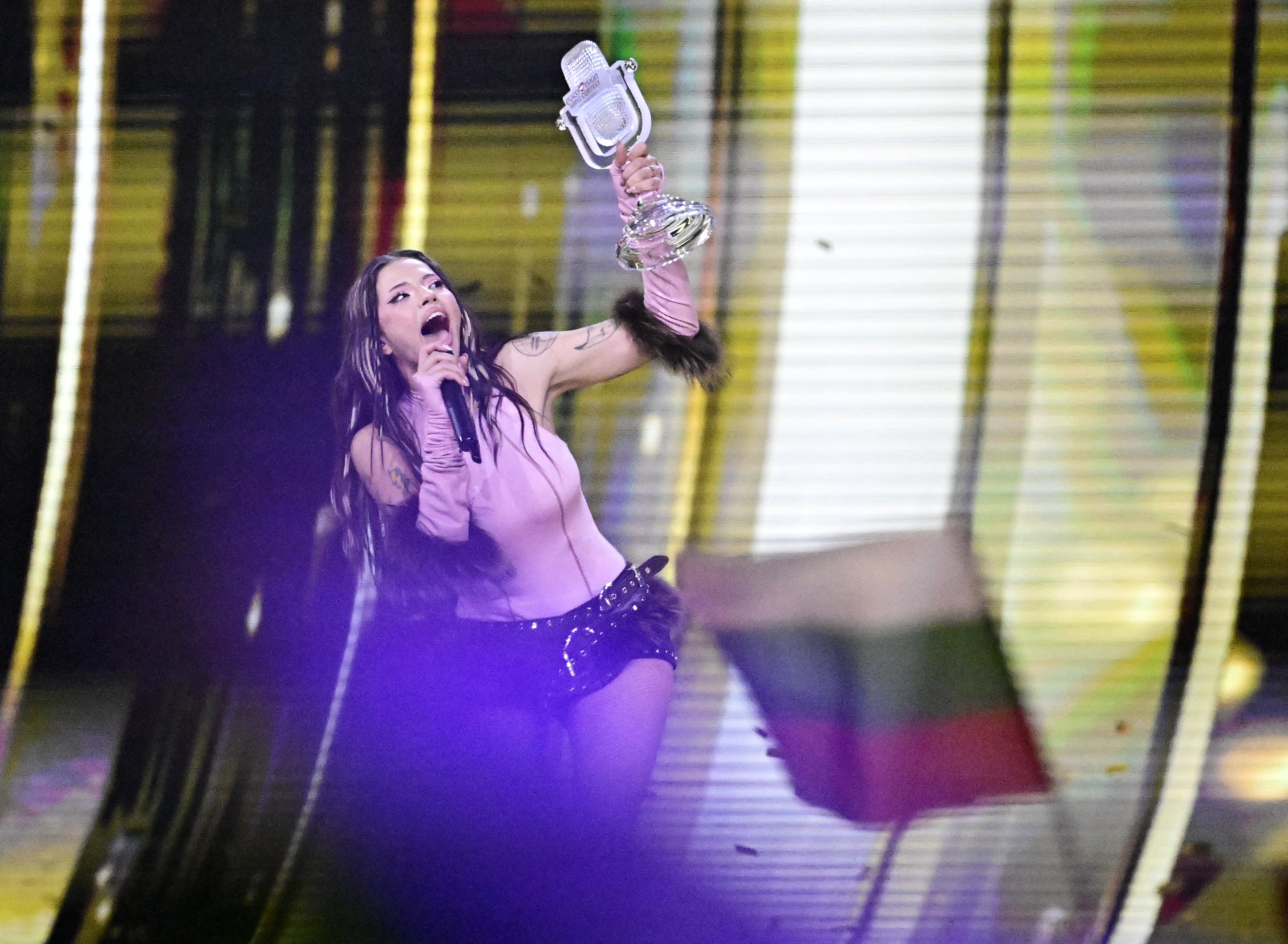 De gliesene Mikro geet op Sofia: D'DARA huet fir Bulgarien den ESC 2026 gewonnen