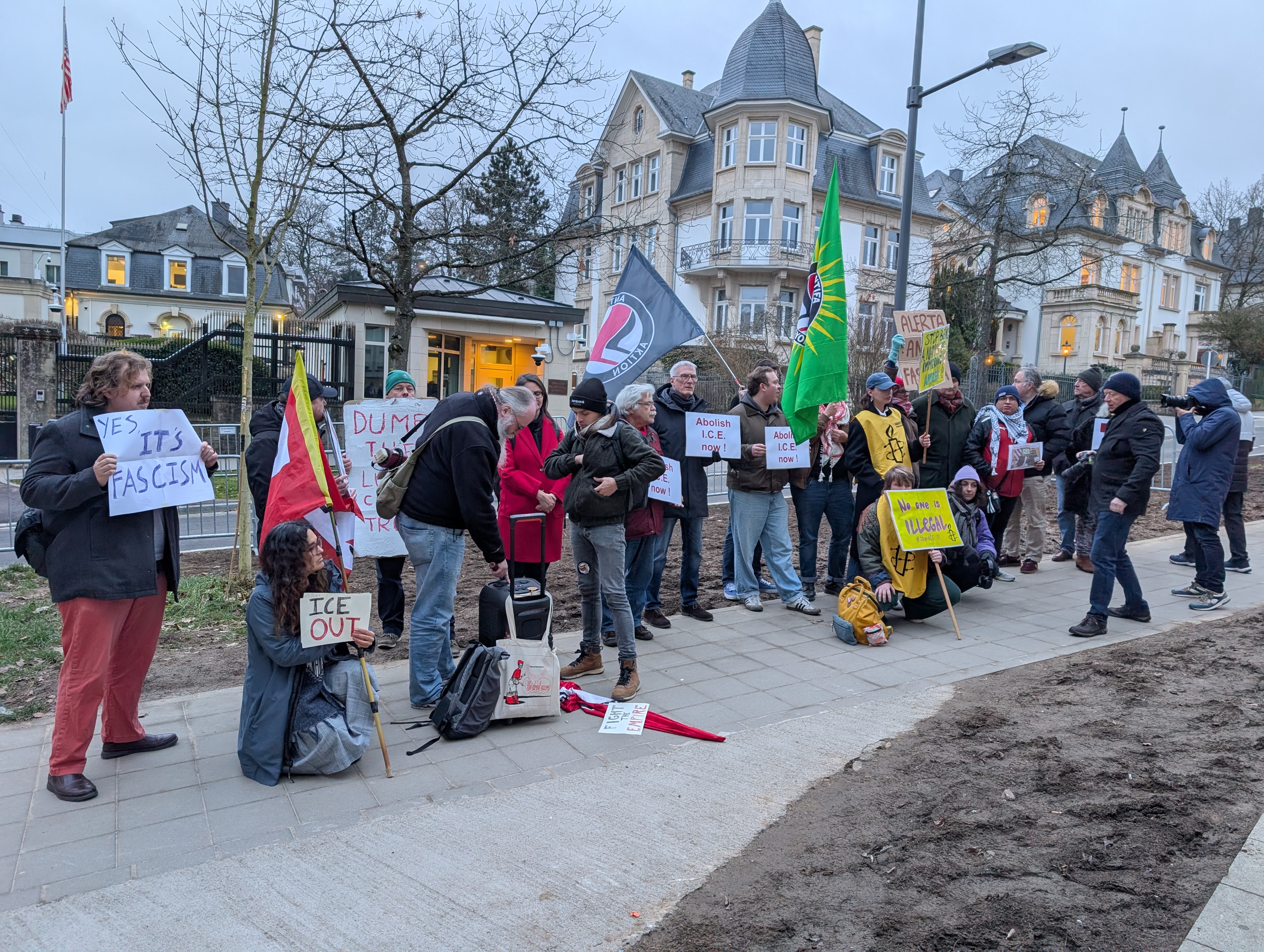 In wake of two killings: Activists and protestors gather outside US Embassy in support of Minnesota