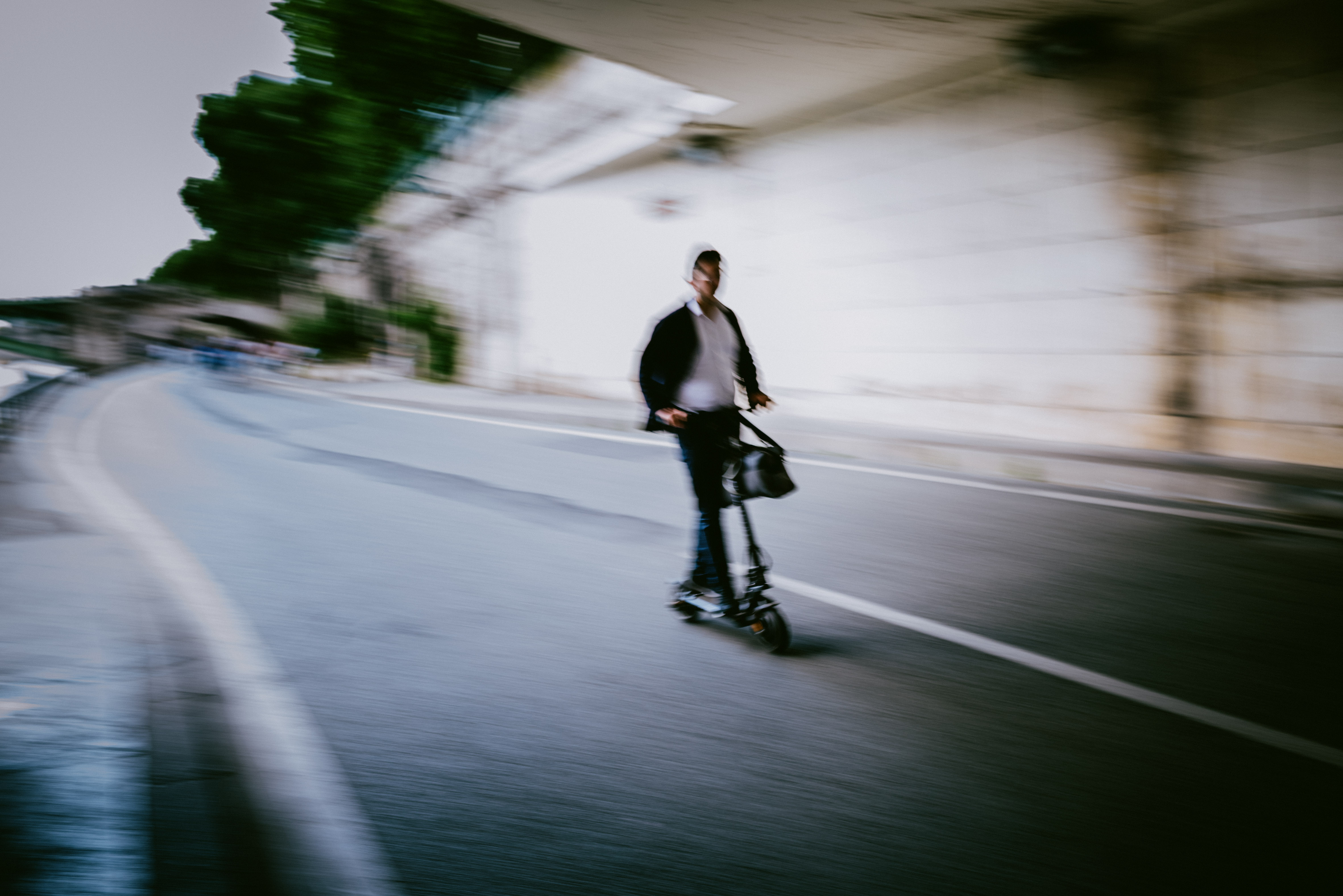 Fuite en trottinette: Contrôlé à plus de 60km/h, il percute la police et se fait pincer un peu plus loin