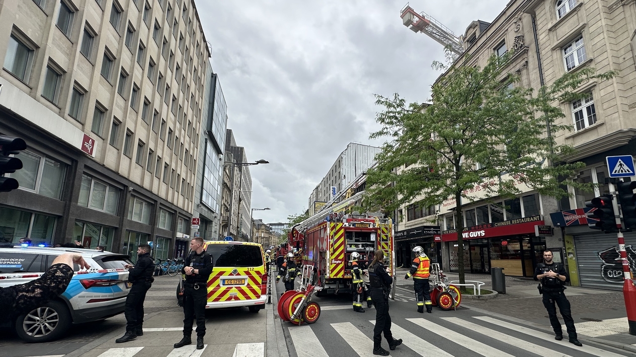 Luxembourg City: Firefighters extinguish roof fire on Avenue de la Gare ...