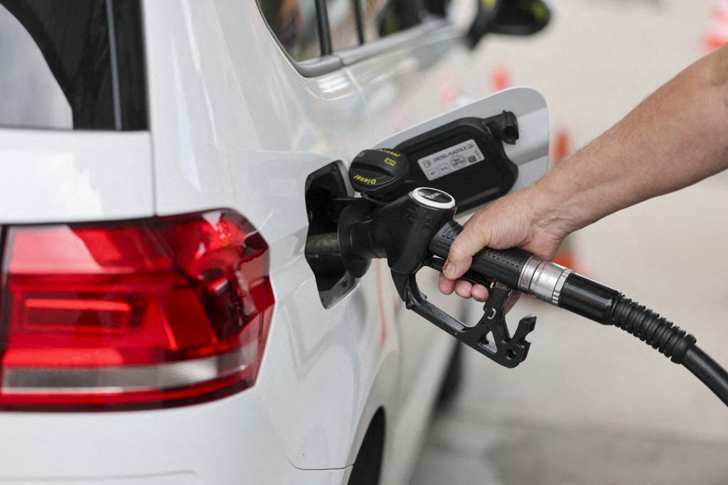 Duerch den Iran-Krich: De Präis vum Diesel brécht an den USA en neie Rekord