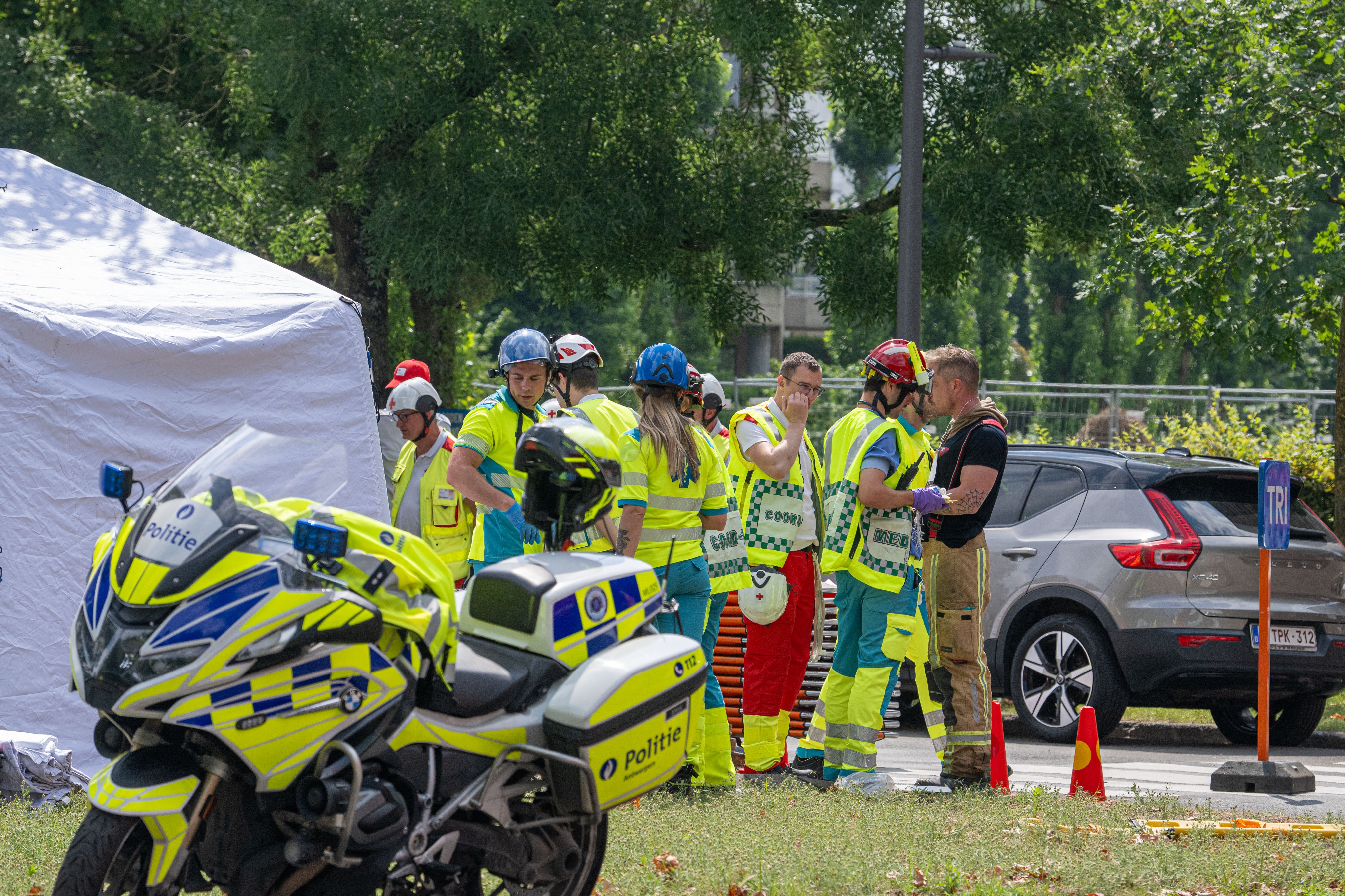 Antwerpen (B): Feier an Héichhaus, Police mellt Schwéierblesséierter, op d'mannst 5 Doudeger