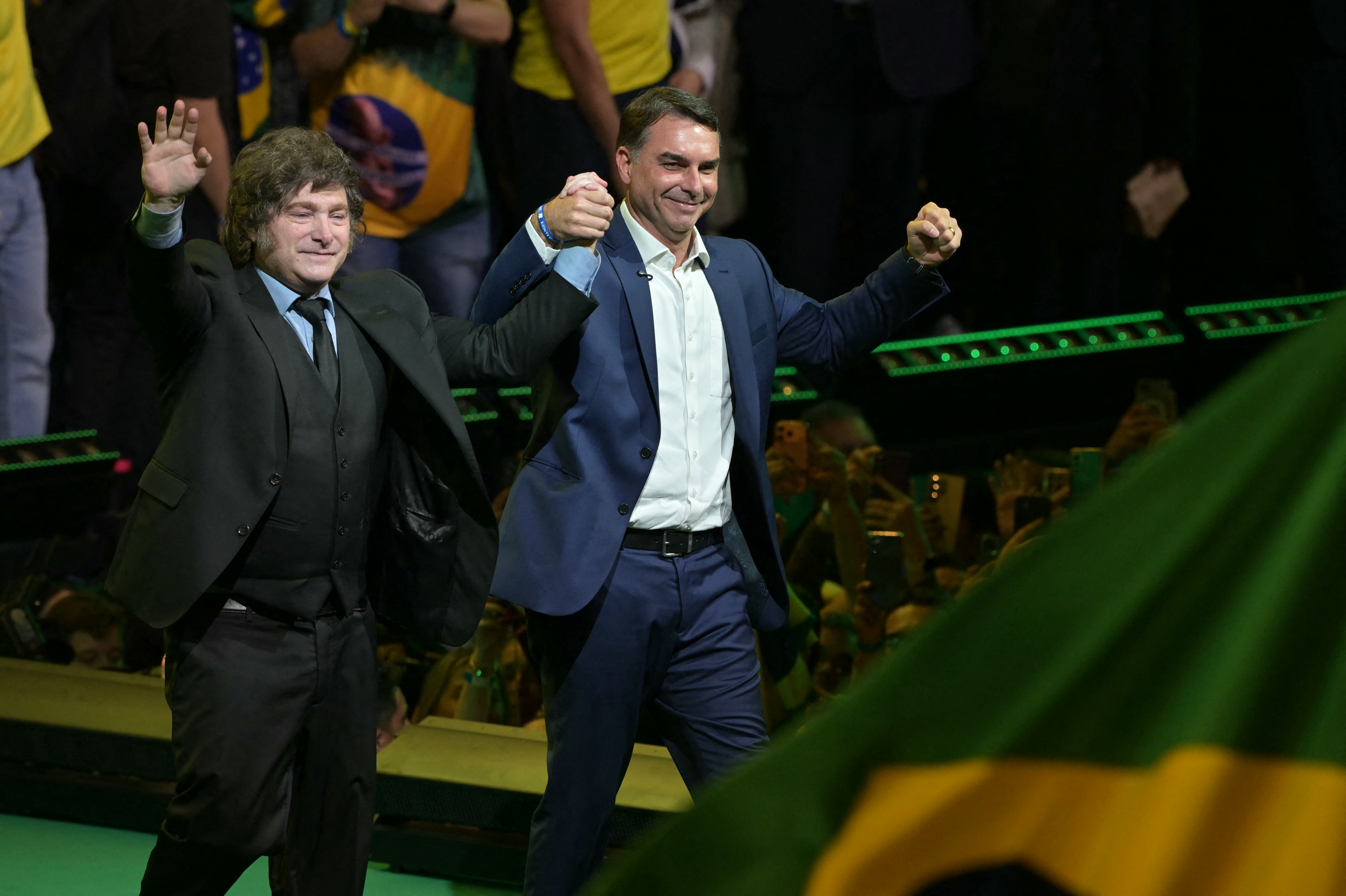 Jong vum Jair Bolsonaro: Flávio Bolsonaro fir brasilianesch Presidentschaftswalen am Oktober nominéiert