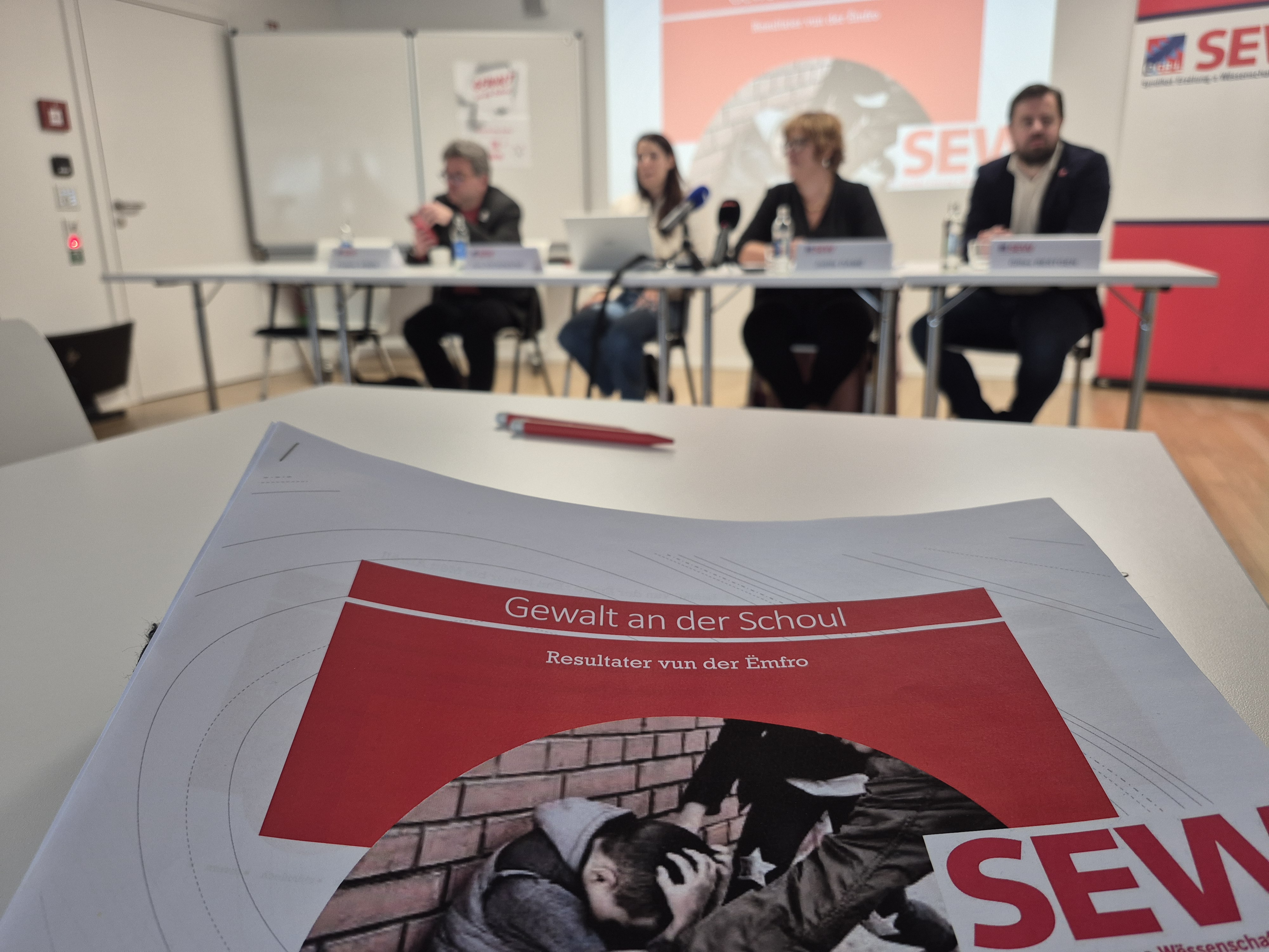 SEW/OGBL-Ëmfro iwwer Gewalt an der Schoul: 314 Enseignanten erliewen 