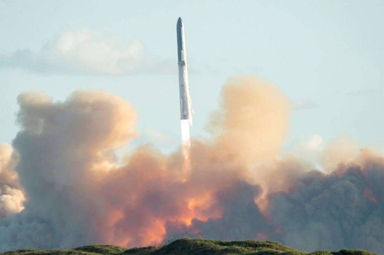 Nächste Mëttwoch: Deel vu Rakéit vu SpaceX schléit ongewollt um Mound an