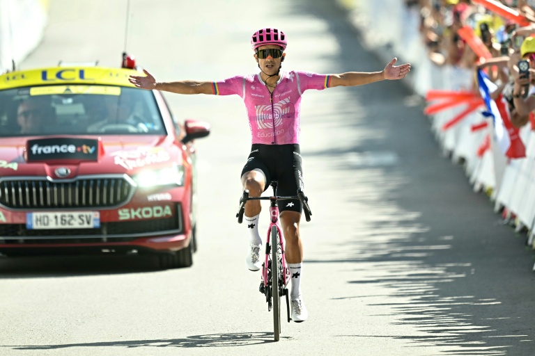Tour de France: Richard Carapaz remporte la 18e étape au sommet d'Orcières-Merlette