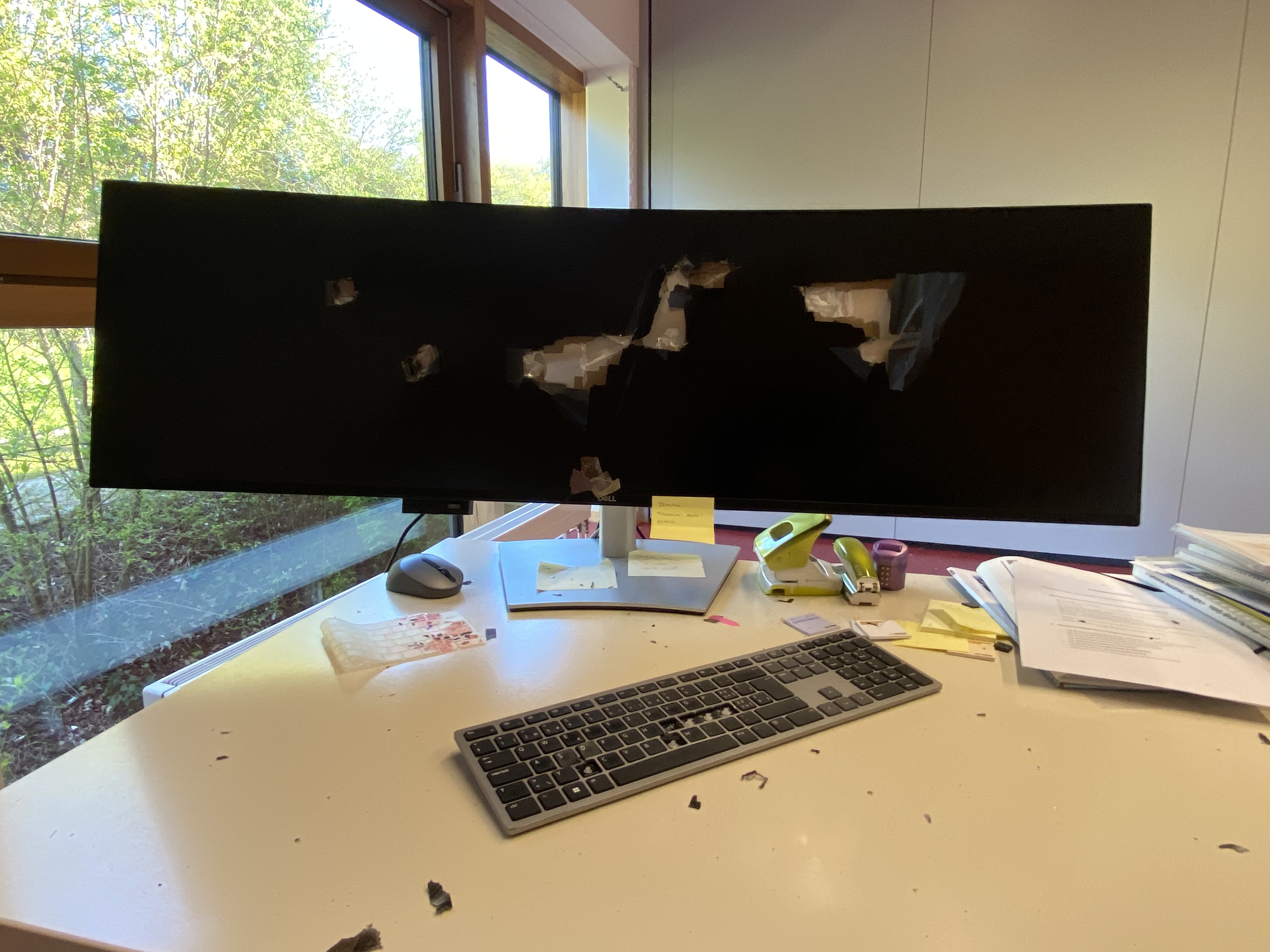 No Vandalismus a Schoul zu Rued-Sir: Dräi Jugendlecher am Alter vun 13, 15 a 16 Joer identifizéiert