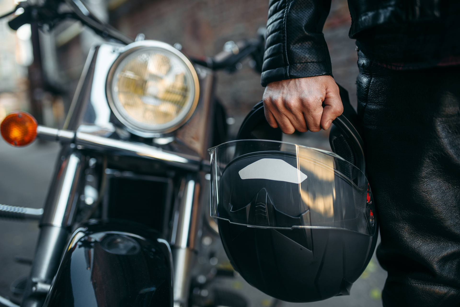 Coincé sous la glissière: Un motard victime d'un grave accident sur l'A6