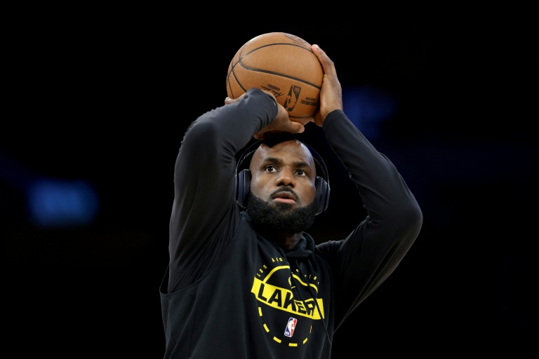 NBA: "le King" LeBron James pose sa couronne à Philadelphie