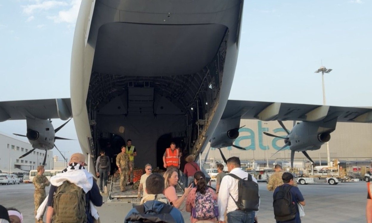 Aboard military plane: Evacuees from Dubai praise Luxembourg's repatriation efforts